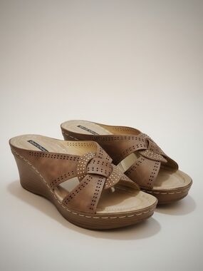 Good Choice Knot-Detail Wedge Sandals in Tan Size 8 - Never Worn!